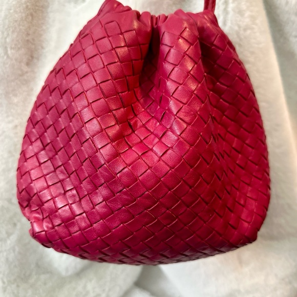 Bottega Veneta drawstring, Ruby, fuchsia Crossbody - Picture 1 of 14